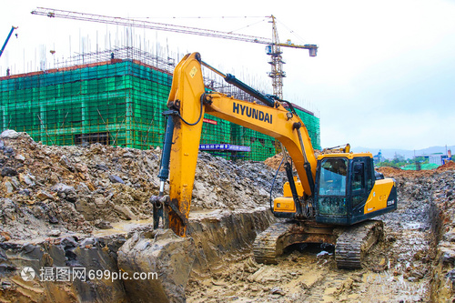 工地施工挖掘機(jī) 建筑施工中的核心力量